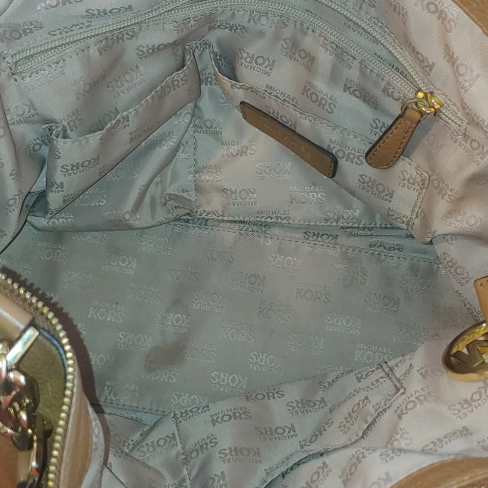 Large authentic Michael Kors purse! - Picture 6 of 12